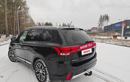 Mitsubishi Outlander III рестайлинг 3, 2016 год, 1 680 000 рублей, 3 фотография