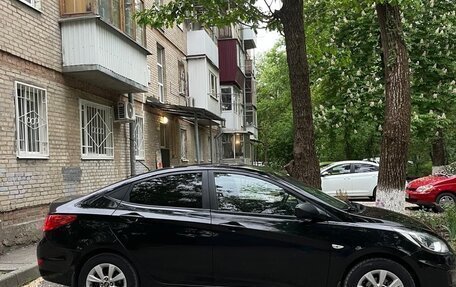 Hyundai Solaris II рестайлинг, 2011 год, 650 000 рублей, 1 фотография