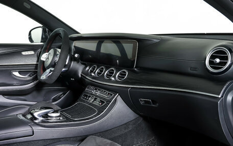 Mercedes-Benz E-Класс, 2019 год, 3 390 000 рублей, 11 фотография