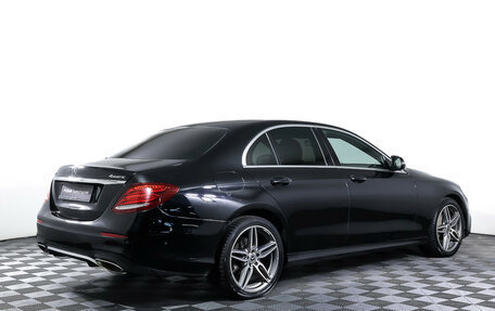 Mercedes-Benz E-Класс, 2019 год, 3 390 000 рублей, 5 фотография