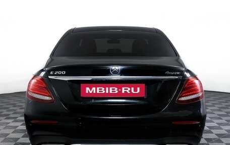 Mercedes-Benz E-Класс, 2019 год, 3 390 000 рублей, 6 фотография