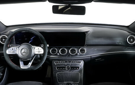 Mercedes-Benz E-Класс, 2019 год, 3 390 000 рублей, 13 фотография