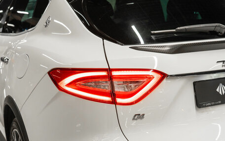 Maserati Levante I, 2018 год, 6 100 000 рублей, 29 фотография