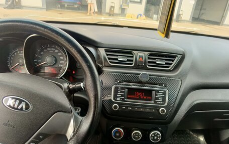 KIA Rio III рестайлинг, 2015 год, 600 000 рублей, 1 фотография