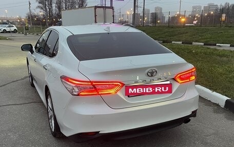 Toyota Camry, 2021 год, 3 800 000 рублей, 6 фотография