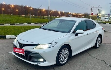 Toyota Camry, 2021 год, 3 800 000 рублей, 2 фотография