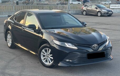 Toyota Camry, 2020 год, 1 990 000 рублей, 6 фотография