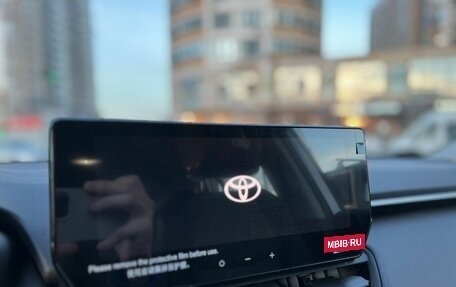 Toyota RAV4, 2025 год, 4 350 000 рублей, 10 фотография