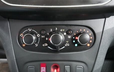 Renault Logan II, 2015 год, 822 000 рублей, 15 фотография