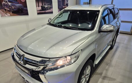 Mitsubishi Pajero Sport III рестайлинг, 2019 год, 2 990 000 рублей, 2 фотография