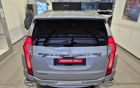 Mitsubishi Pajero Sport III рестайлинг, 2019 год, 2 990 000 рублей, 10 фотография