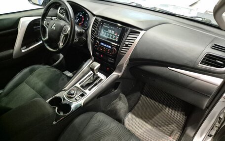 Mitsubishi Pajero Sport III рестайлинг, 2019 год, 2 990 000 рублей, 32 фотография