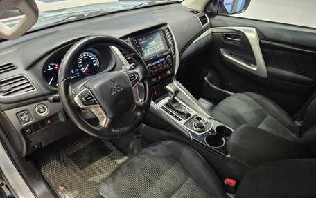 Mitsubishi Pajero Sport III рестайлинг, 2019 год, 2 990 000 рублей, 30 фотография