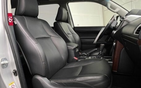 Toyota Land Cruiser Prado 150 рестайлинг 2, 2014 год, 3 260 000 рублей, 26 фотография