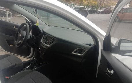 Hyundai Solaris II рестайлинг, 2021 год, 1 690 000 рублей, 9 фотография