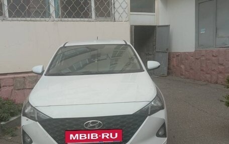 Hyundai Solaris II рестайлинг, 2021 год, 1 690 000 рублей, 8 фотография