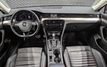 Volkswagen Passat B8 рестайлинг, 2019 год, 2 400 000 рублей, 16 фотография