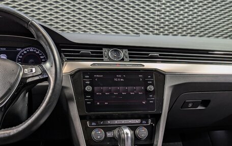 Volkswagen Passat B8 рестайлинг, 2019 год, 2 400 000 рублей, 21 фотография