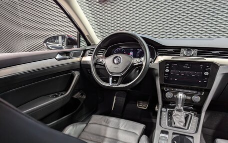 Volkswagen Passat B8 рестайлинг, 2019 год, 2 400 000 рублей, 17 фотография