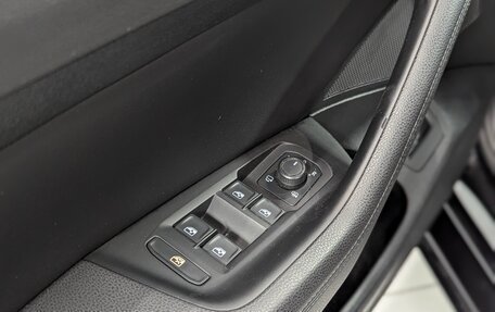 Volkswagen Passat B8 рестайлинг, 2019 год, 2 400 000 рублей, 24 фотография