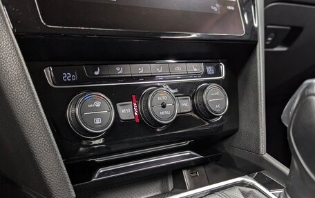 Volkswagen Passat B8 рестайлинг, 2019 год, 2 400 000 рублей, 30 фотография