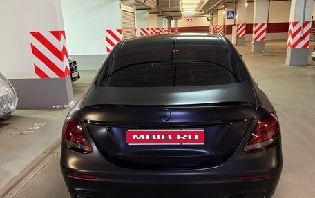 Mercedes-Benz E-Класс, 2018 год, 3 600 000 рублей, 1 фотография