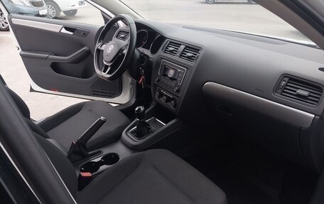 Volkswagen Jetta VI, 2016 год, 1 300 000 рублей, 22 фотография