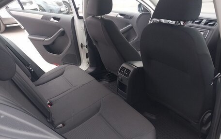 Volkswagen Jetta VI, 2016 год, 1 300 000 рублей, 23 фотография