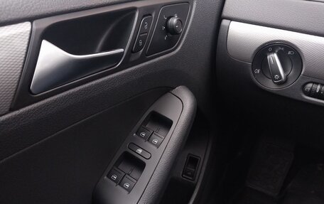 Volkswagen Jetta VI, 2016 год, 1 300 000 рублей, 16 фотография