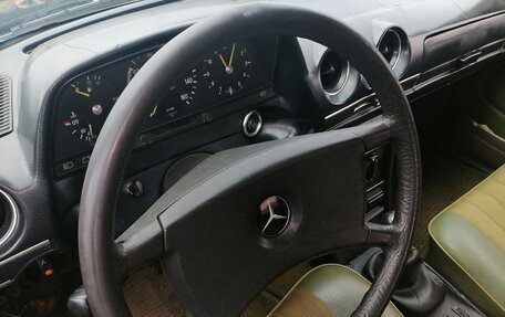 Mercedes-Benz W123, 1984 год, 233 000 рублей, 3 фотография