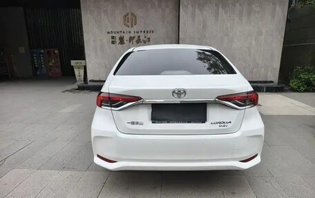 Toyota Corolla, 2021 год, 1 050 000 рублей, 2 фотография