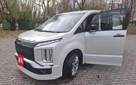 Mitsubishi Delica D:5 I, 2020 год, 2 900 000 рублей, 7 фотография
