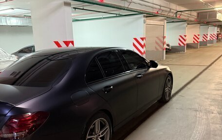 Mercedes-Benz E-Класс, 2018 год, 3 600 000 рублей, 2 фотография