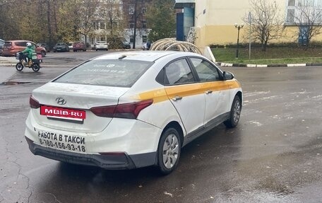 Hyundai Solaris II рестайлинг, 2017 год, 560 000 рублей, 2 фотография