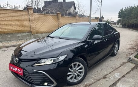 Toyota Camry, 2021 год, 3 100 000 рублей, 1 фотография