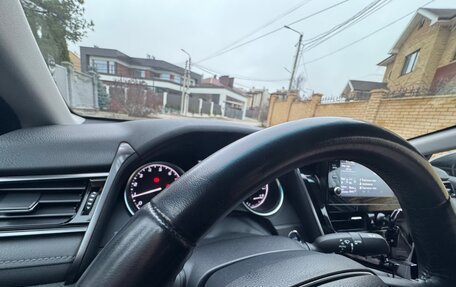 Toyota Camry, 2021 год, 3 100 000 рублей, 10 фотография