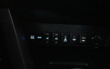 Toyota RAV4, 2019 год, 2 700 000 рублей, 18 фотография