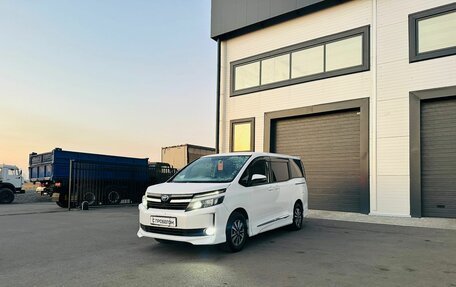 Toyota Voxy III, 2014 год, 1 749 000 рублей, 2 фотография