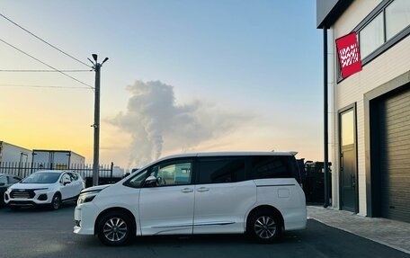 Toyota Voxy III, 2014 год, 1 749 000 рублей, 3 фотография
