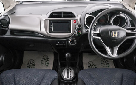 Honda Fit III, 2010 год, 799 000 рублей, 11 фотография