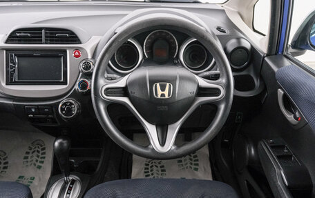 Honda Fit III, 2010 год, 799 000 рублей, 15 фотография