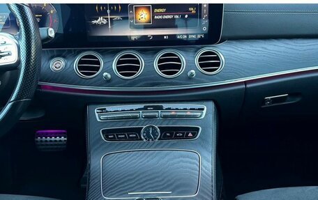 Mercedes-Benz E-Класс, 2019 год, 3 690 000 рублей, 9 фотография