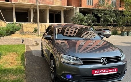 Volkswagen Jetta VI, 2013 год, 990 000 рублей, 3 фотография