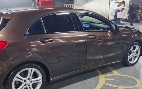 Mercedes-Benz A-Класс, 2015 год, 1 350 000 рублей, 4 фотография