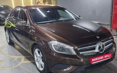 Mercedes-Benz A-Класс, 2015 год, 1 350 000 рублей, 3 фотография