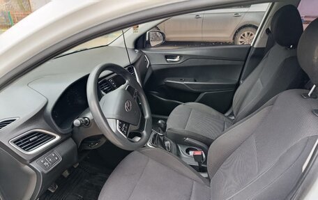 Hyundai Solaris II рестайлинг, 2017 год, 900 000 рублей, 4 фотография