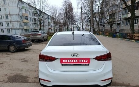 Hyundai Solaris II рестайлинг, 2017 год, 900 000 рублей, 2 фотография