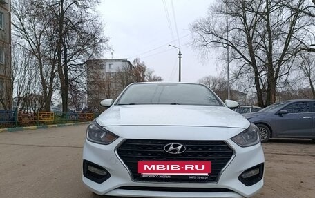 Hyundai Solaris II рестайлинг, 2017 год, 900 000 рублей, 3 фотография