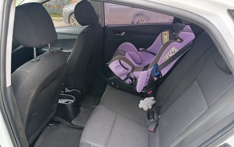 Hyundai Solaris II рестайлинг, 2017 год, 900 000 рублей, 9 фотография