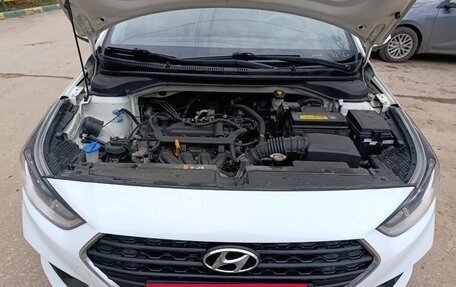 Hyundai Solaris II рестайлинг, 2017 год, 900 000 рублей, 7 фотография